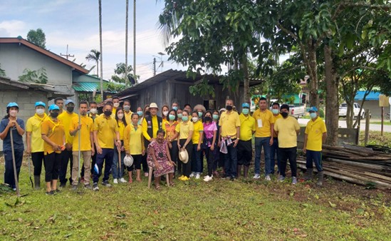 อบต.บ้านนิคม ร่วมกับ ผู้นำชุมชน ร่วมทำกิจกรรมปรับภูมิทัศน์ ปรับปรุงสภาพแวดล้อมบ้านผู้พิการ