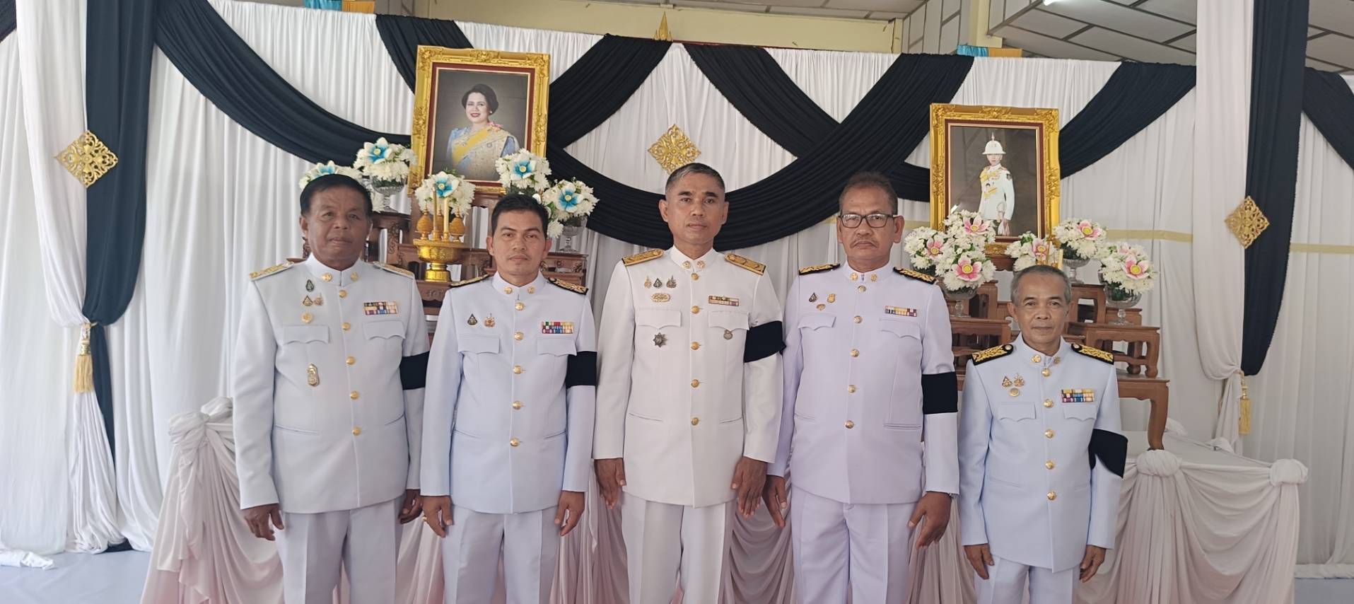 📢📢  25/9/69 นำโดย นายจิระวัฒน์ บุญพาฤทธิ์ นายก อบต.บ้านนิคม คณะผู้บริหาร สมาชิกสภา หัวหน้าส่วนราชการ  และ พนักงาน ร่วมพิธีสวดพระพุทธมนต์ ณ วัดต้นไทร  ม1 อ.บางขัน โดยมี นายบุญลือ  สวัสดิพันธ์ ปลัดอาวุโส เป็นประธาน